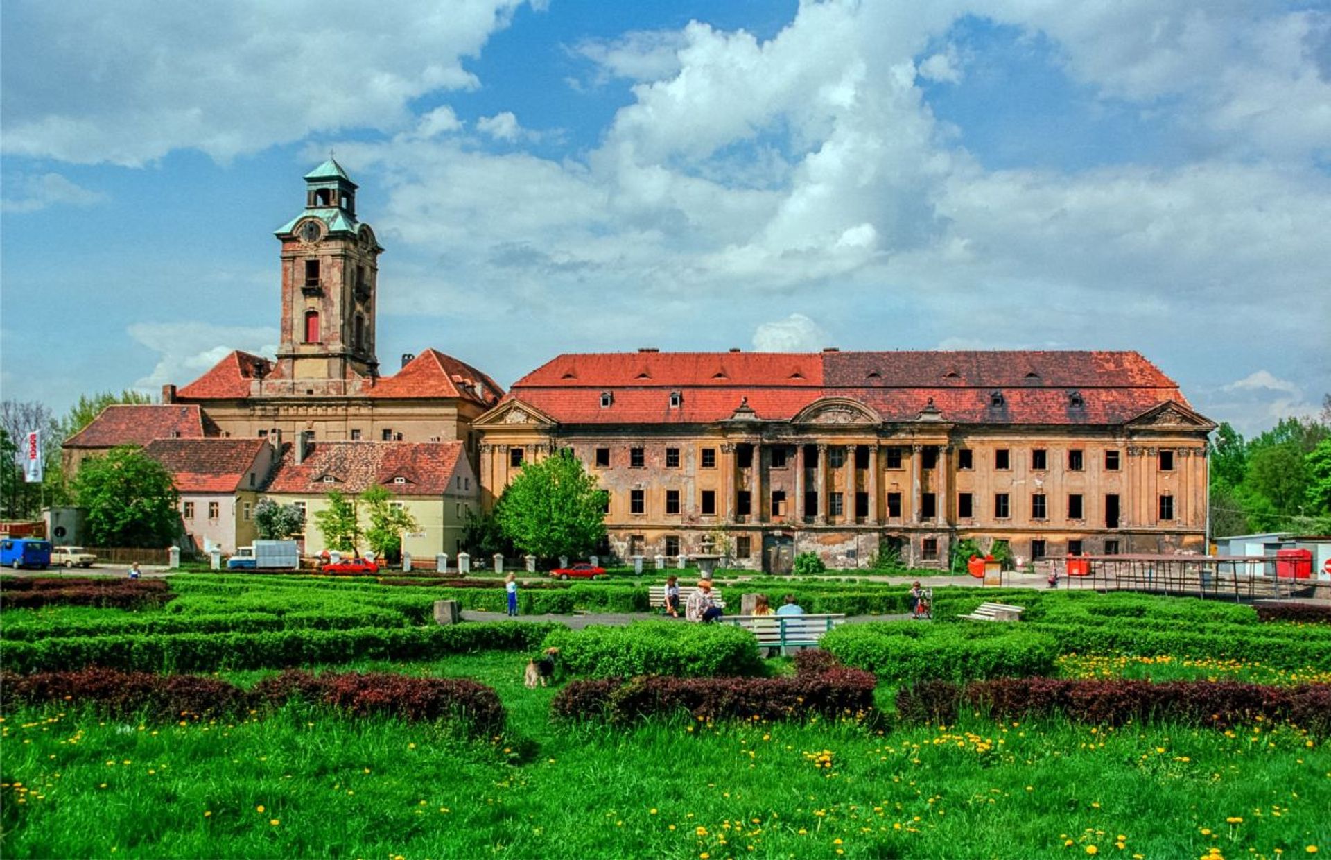 Zabytkowy dawny zamek Dewinów-Bibersteinów-Promnitzów w Żarach zostanie wyremontowany