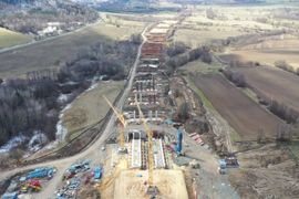 Prace na budowie drogi ekspresowej S3 pomiędzy Kamienną Górą a Lubawką nabierają rozpędu [ZDJĘCIA]
