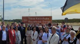 Trasa Kaszubska - Kaszëbskô Darga. Odsłonięto pierwsze tablice na drodze ekspresowej S6