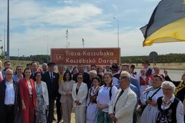Trasa Kaszubska - Kaszëbskô Darga. Odsłonięto pierwsze tablice na drodze ekspresowej S6
