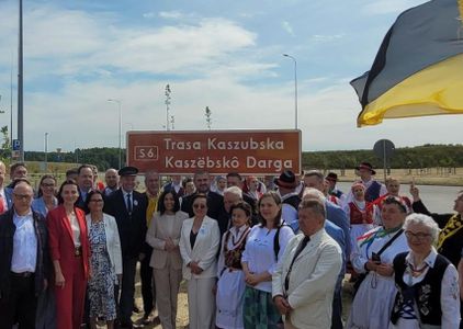 Trasa Kaszubska - Kaszëbskô Darga. Odsłonięto pierwsze tablice na drodze ekspresowej S6