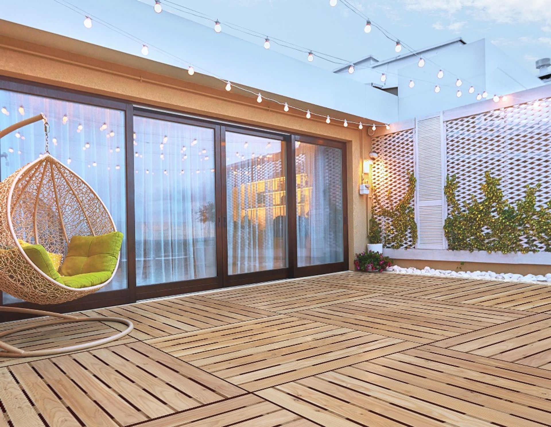 Kreatywne aranżacje z podestami tarasowymi: inspiracje do ogrodu i na balkon