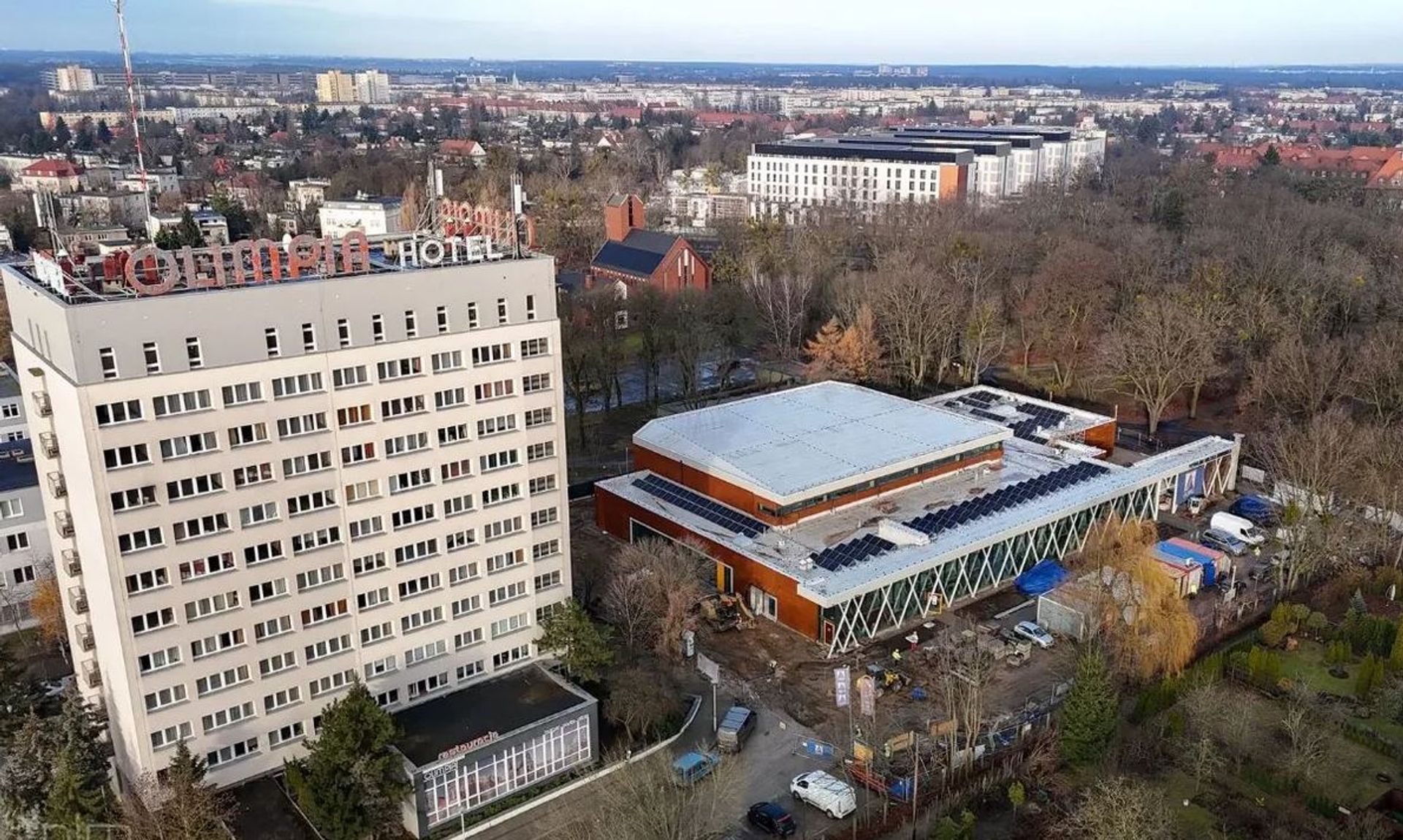 Wnętrza nowej krytej pływalni w Poznaniu nabierają kształtu 