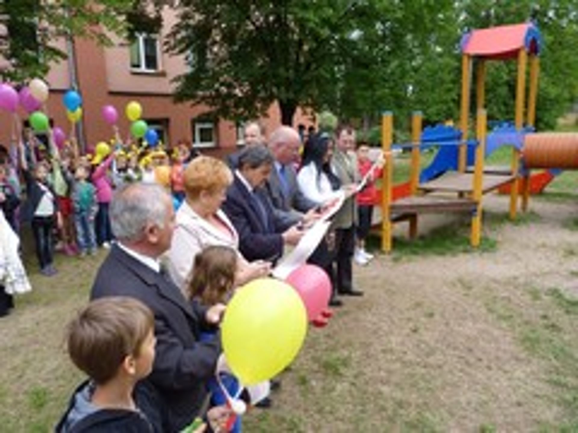  Place zabaw i mini skate park w Żarkach - prezent na Dzień Dziecka