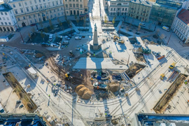 Plac Wolności w Łodzi jest już prawie gotowy. Zmiany są spektakularne! [ZDJĘCIA Z LOTU PTAKA] 