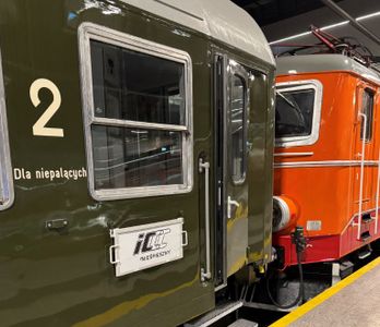 PKP Intercity zaprasza na podróż w czasie. Uruchamia specjalny pociąg "Nieśpieszny"