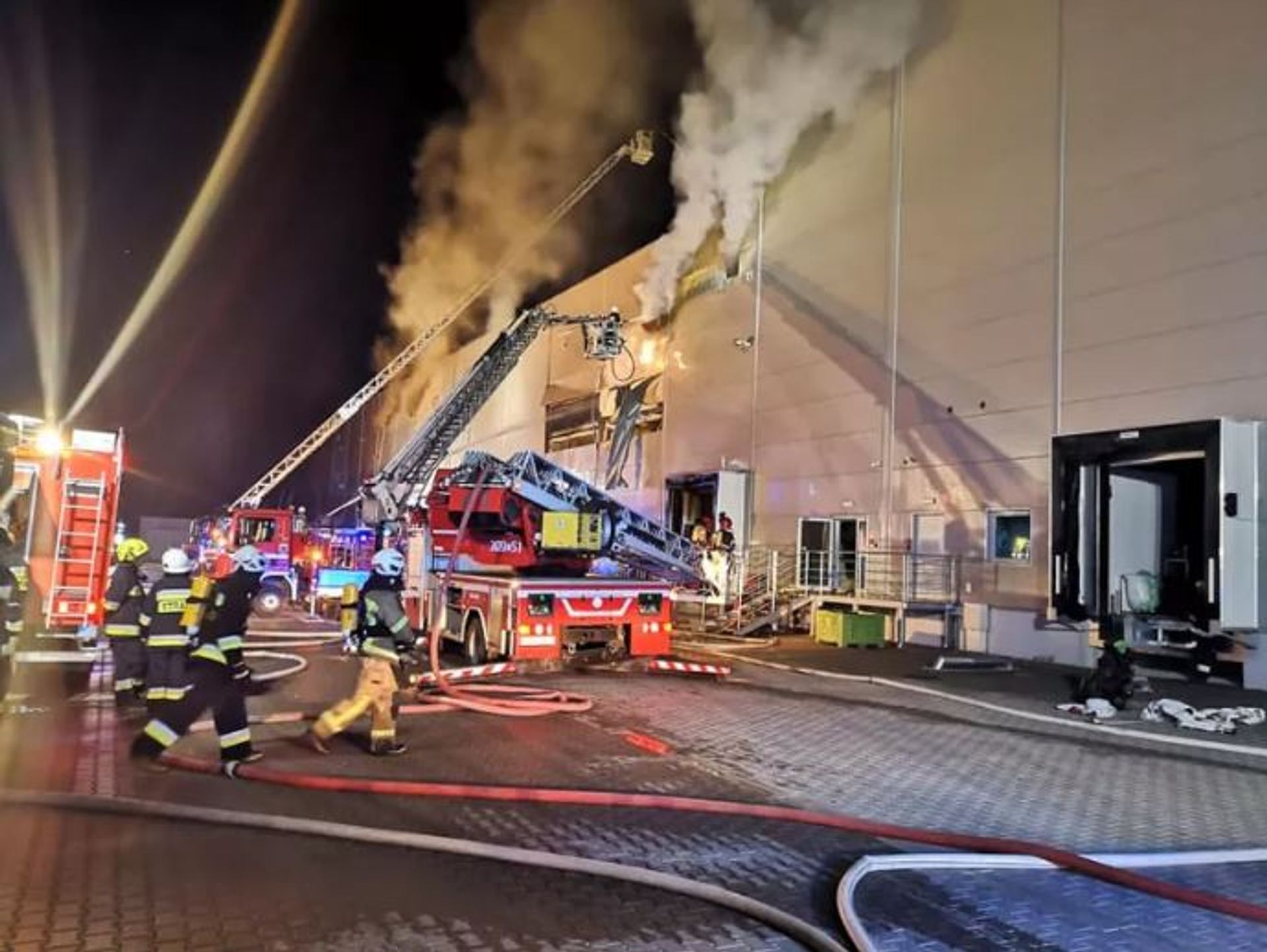 Tarczyński zainwestuje miliony w odbudowę spalonej hali produkcyjnej na terenie fabryki na Dolnym Śląsku