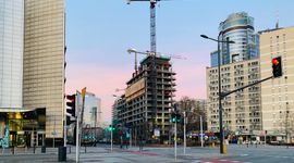 Warszawa: Trwa budowa 155 metrowego wieżowca Skysawa [FILM + ZDJĘCIA]
