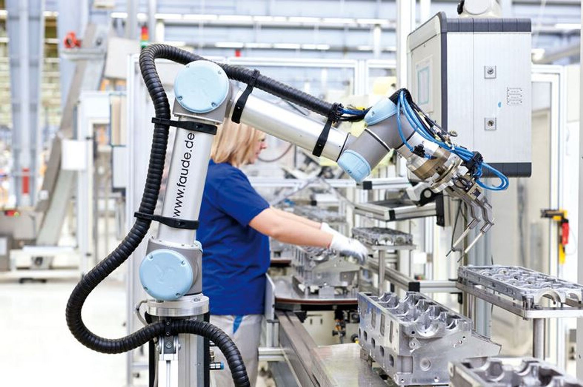 Polskę czeka dynamiczny rozwój rynku robotów przemysłowych?