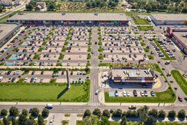 Powstające pod Łodzią wielkie regionalne centrum handlowe wchodzi w finałowy etap przygotowań do otwarcia [WIZUALIZACJE]