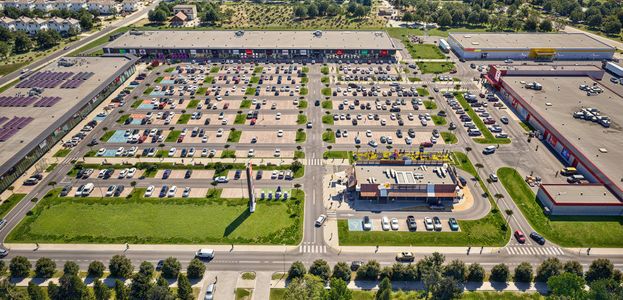 Powstające pod Łodzią wielkie regionalne centrum handlowe wchodzi w finałowy etap przygotowań do otwarcia [WIZUALIZACJE]