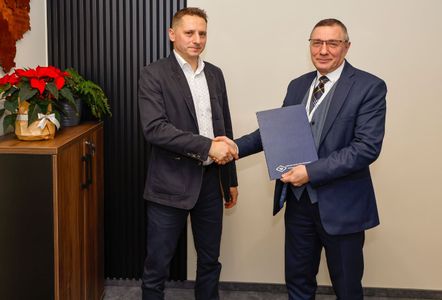 Producent przemysłowych robotów dla branży półprzewodnikowej inwestuje w Opolu