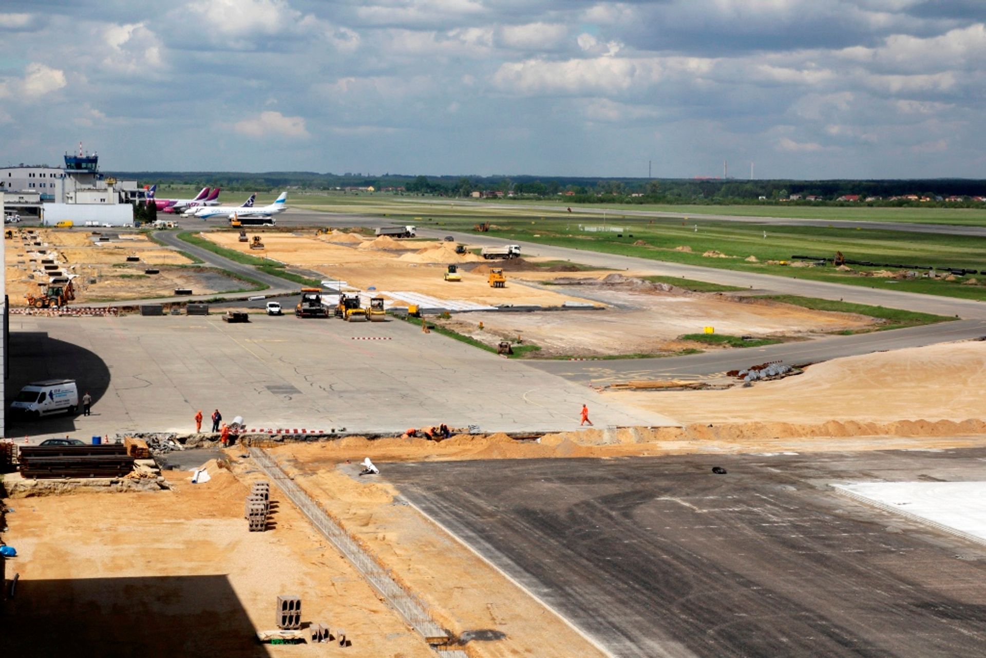  Coraz więcej nowych nawierzchni lotniskowych w Katowice Airport