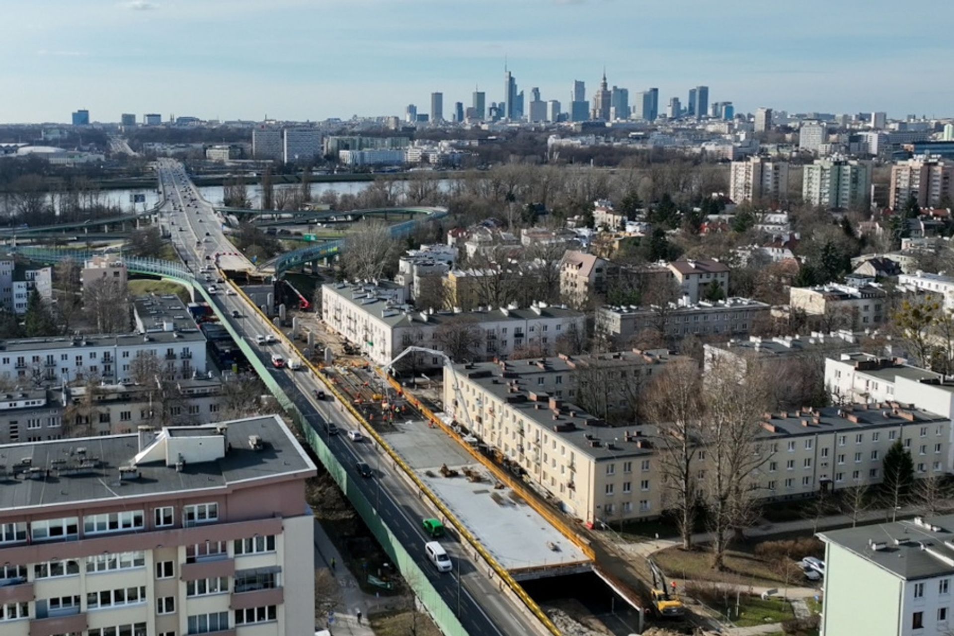 Budowa północnego wiaduktu Trasy Łazienkowskiej na Saskiej Kępie wchodzi w kolejny etap 