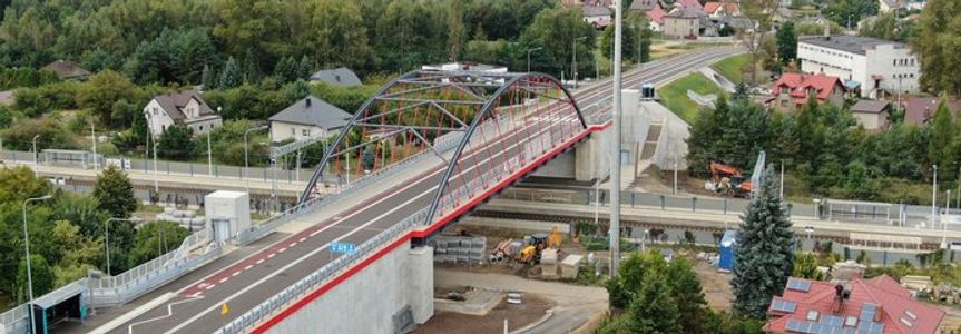 Kolejny wiadukt drogowy w Jaworznie zwiększył poziom bezpieczeństwa w ruchu kolejowym i drogowym