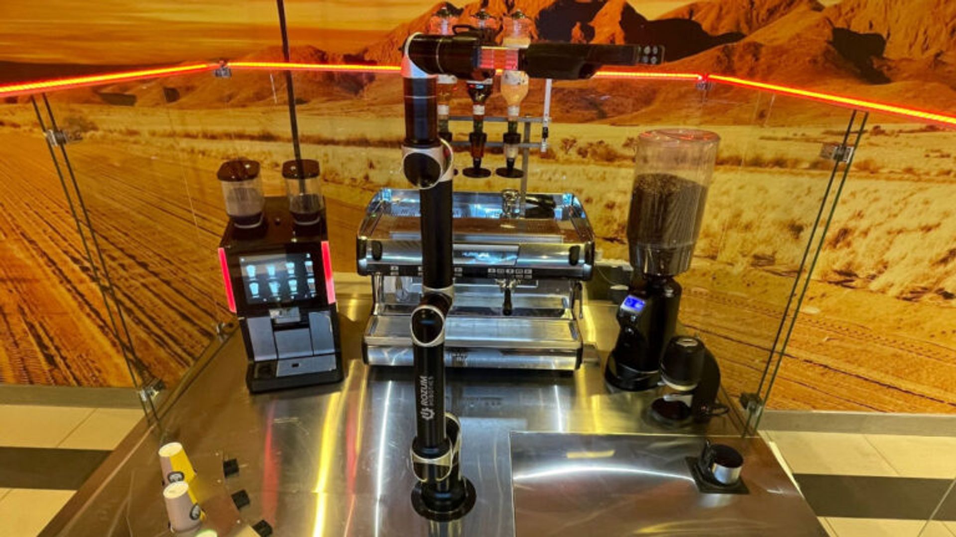 Pierwszy robot barista w Unii Europejskiej obsłuży klientów w Porcie Łódź