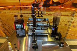 Pierwszy robot barista w Unii Europejskiej obsłuży klientów w Porcie Łódź