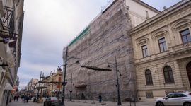 W centrum Łodzi trwa rewitalizacja zabytkowego Grand Hotelu i kamienicy przy ulicy Moniuszki 74 [FILM]