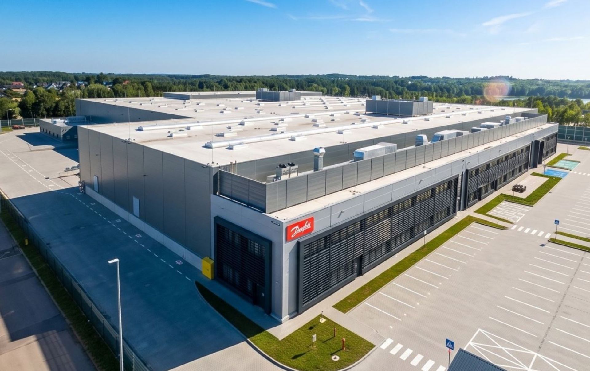 Globalny koncern Danfoss otworzył nową fabrykę koło Gdańska. Powstały nowe miejsca pracy
