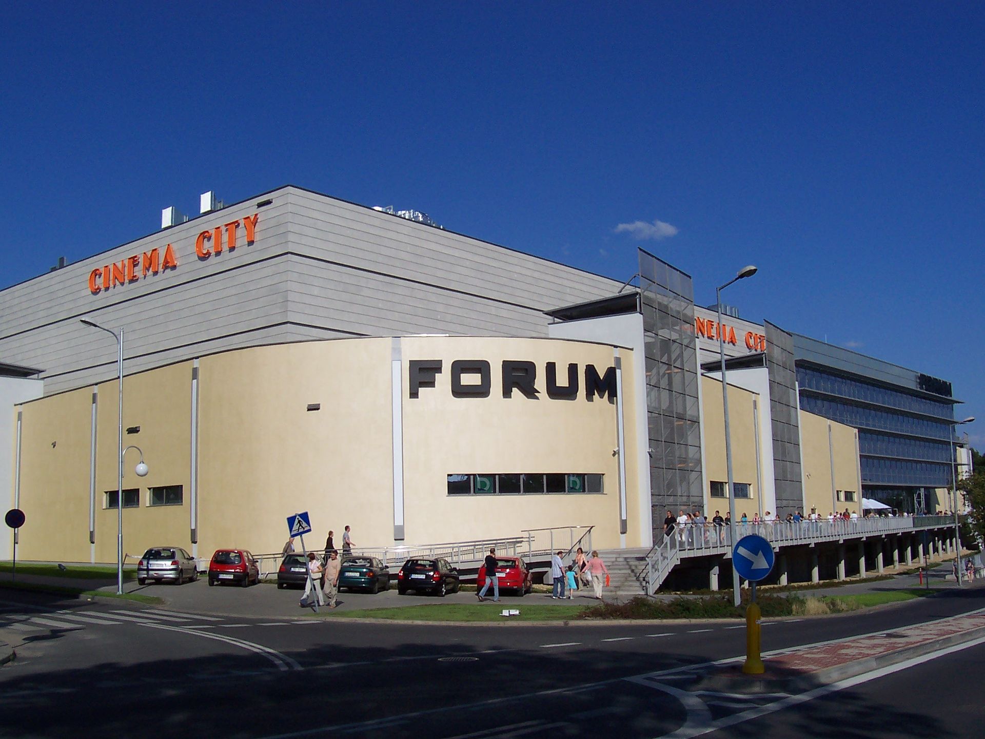  Sklep Flo wychodzi z Centrum Handlowego Forum w Gliwicach