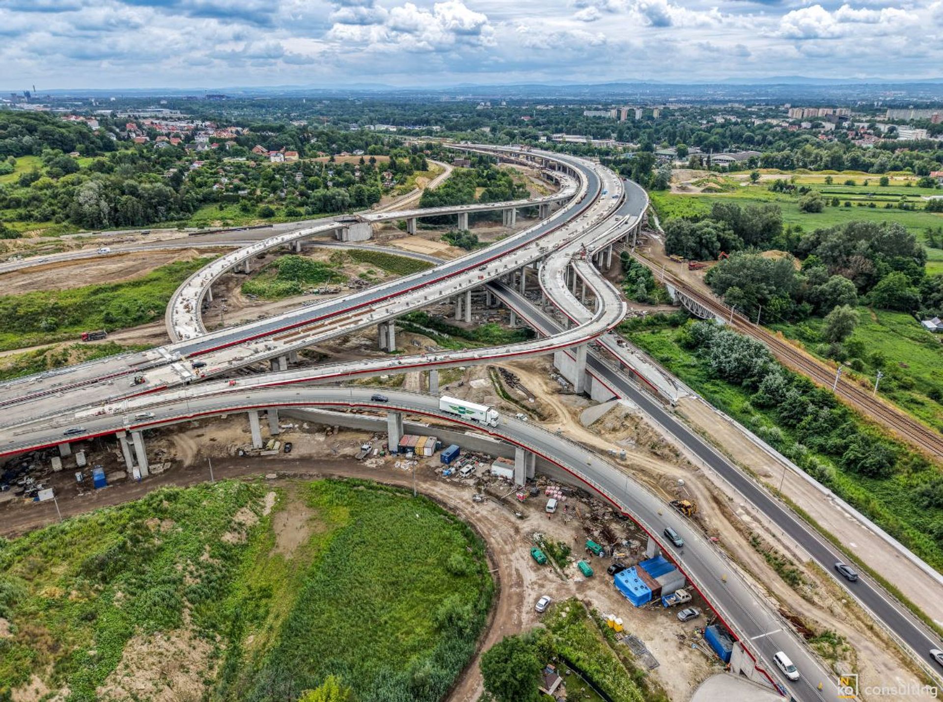 Budowa kluczowego węzła Mistrzejowice na S7 w Krakowie za 1,7 miliarda złotych na finiszu 
