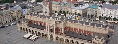 Koniec z betonozą na Rynku Głównym w Krakowie. Po kilkudziesięciu latach wrócą drzewa