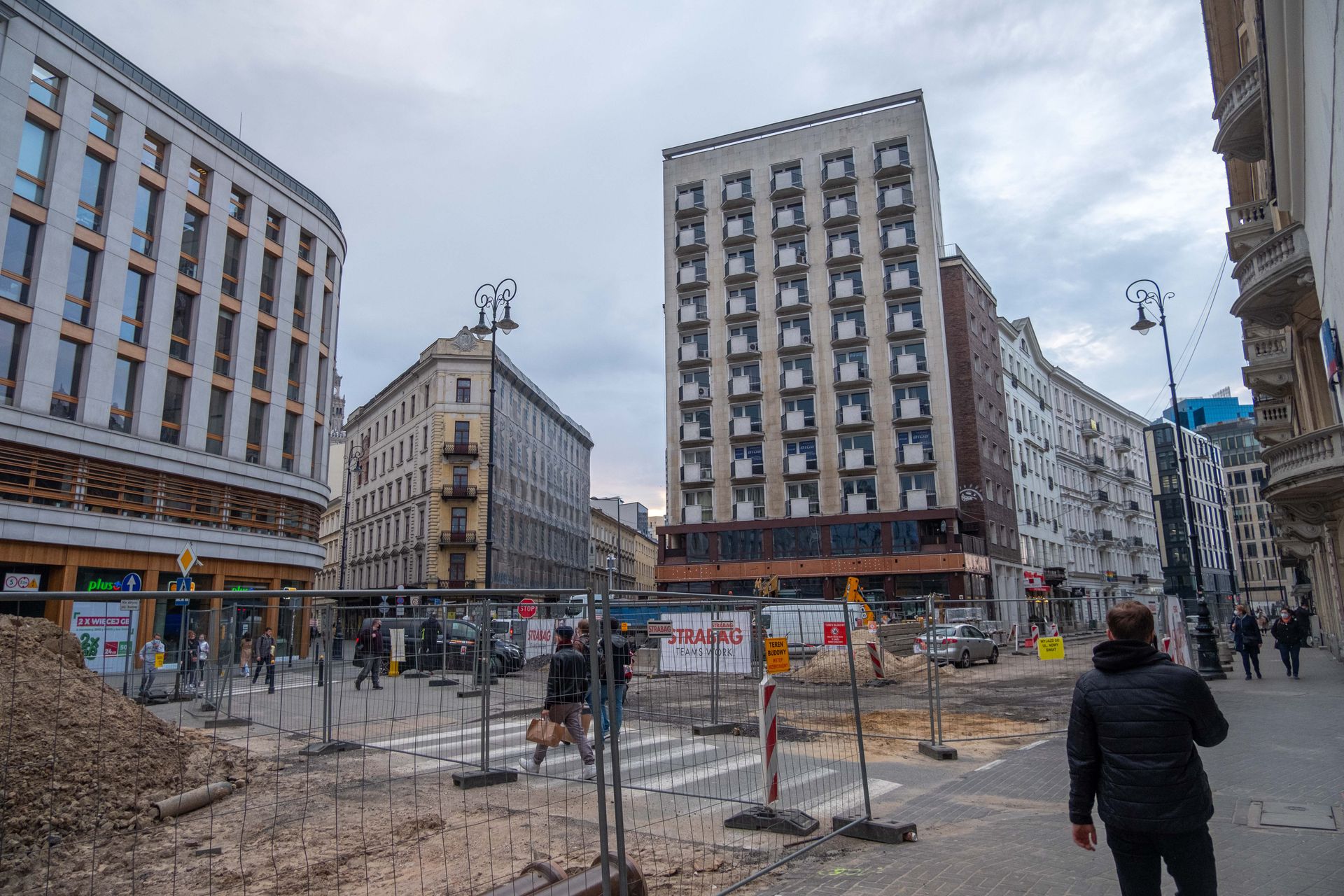 W centrum Warszawy trwa przebudowa Placu Pięciu Rogów 