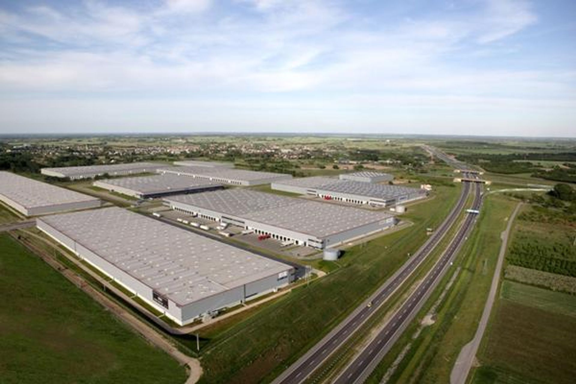  SEGRO European Logistics Partnership kupuje nieruchomości magazynowe Tristan Capital Partners w Polsce za 100 mln euro