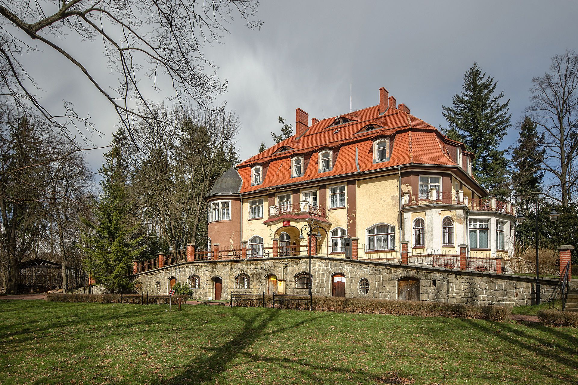  Pałac w Muchowie odzyska blask. Powstanie w nim Centrum Edukacji Ekologicznej i Wulkanizmu