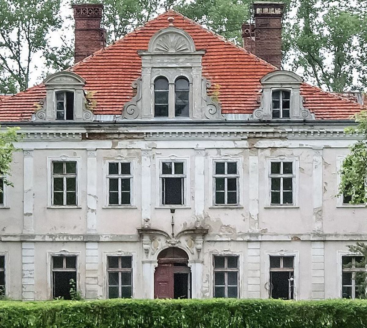 Fot. Sławomir Milejski - Praca własna – https://commons.wikimedia.org/wiki/Category:Palace_in_Szczep%C3%B3w#/media/File:SM_Szczep%C3%B3w_pa%C5%82ac_(1)_ID_590951.jpg, CC BY-SA 4.0, https://commons.wikimedia.org/w/index.php?curid=110467444
