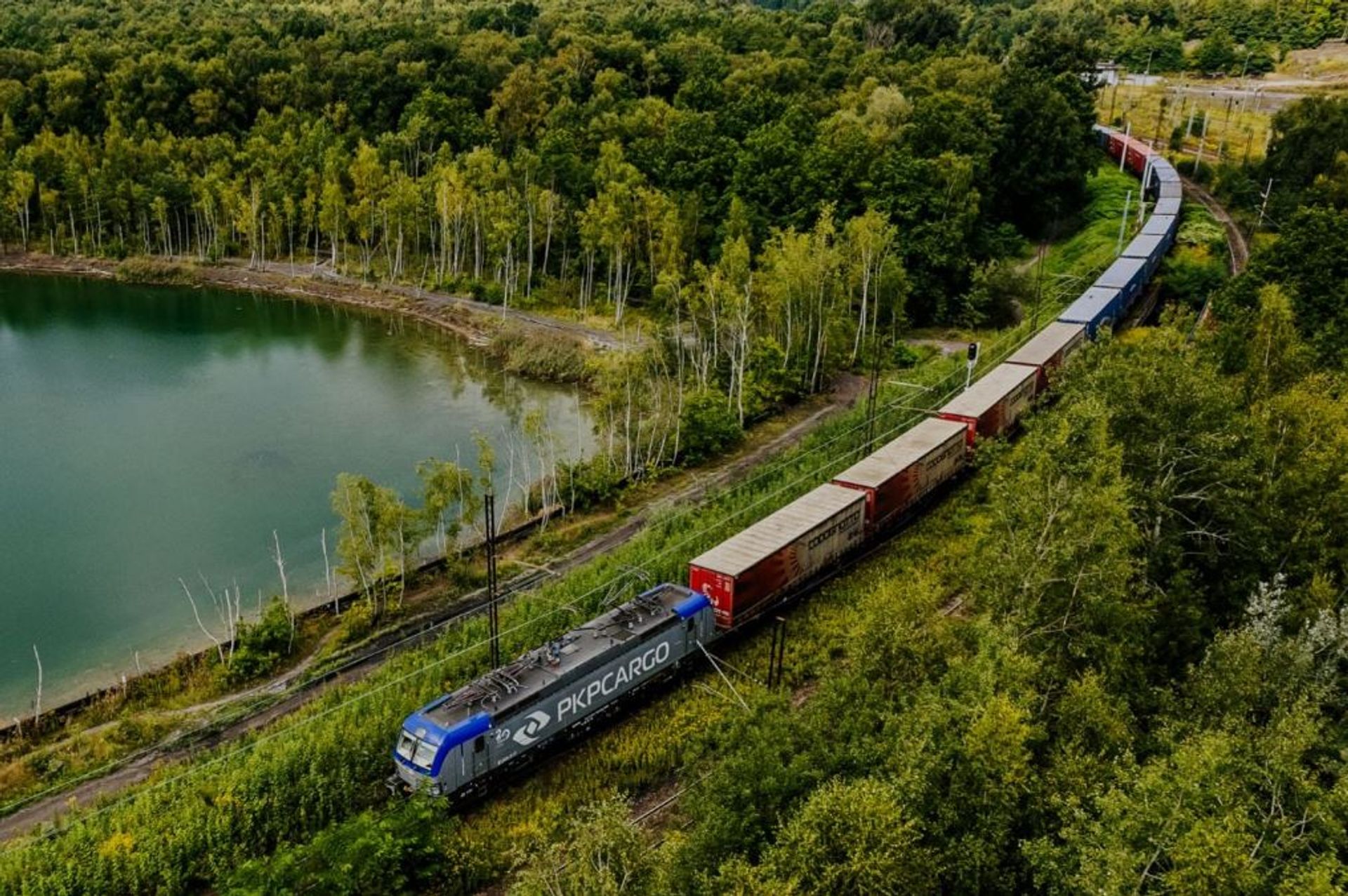 Pół miliarda złotych na strategiczną inwestycję w Szczecinie. Polska i Korea uruchomią produkcję kolejowych platform wojskowych