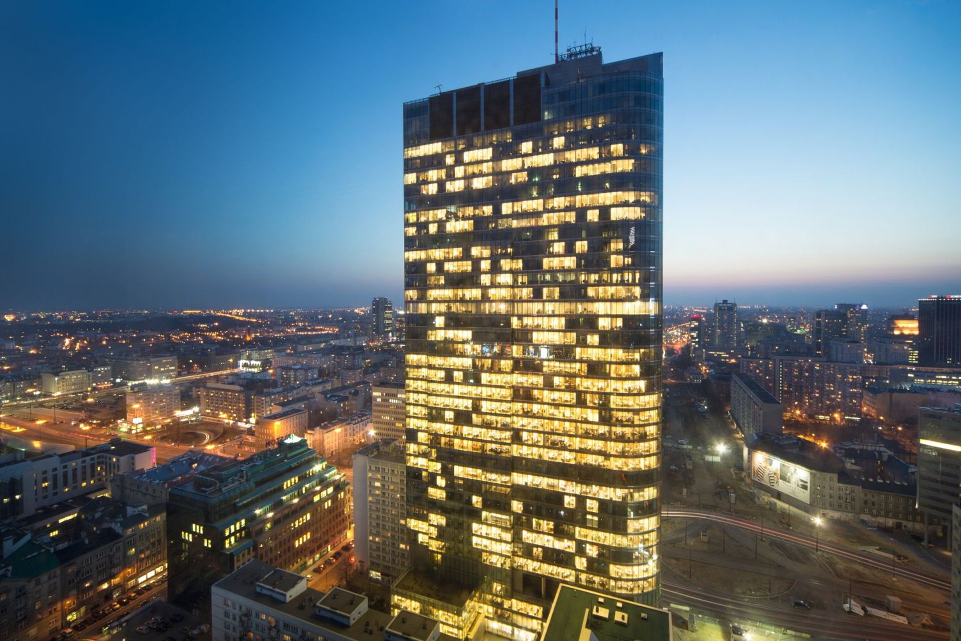  Firma zarządzająca inwestycjami zostaje na najwyższym piętrze Rondo 1 w Warszawie
