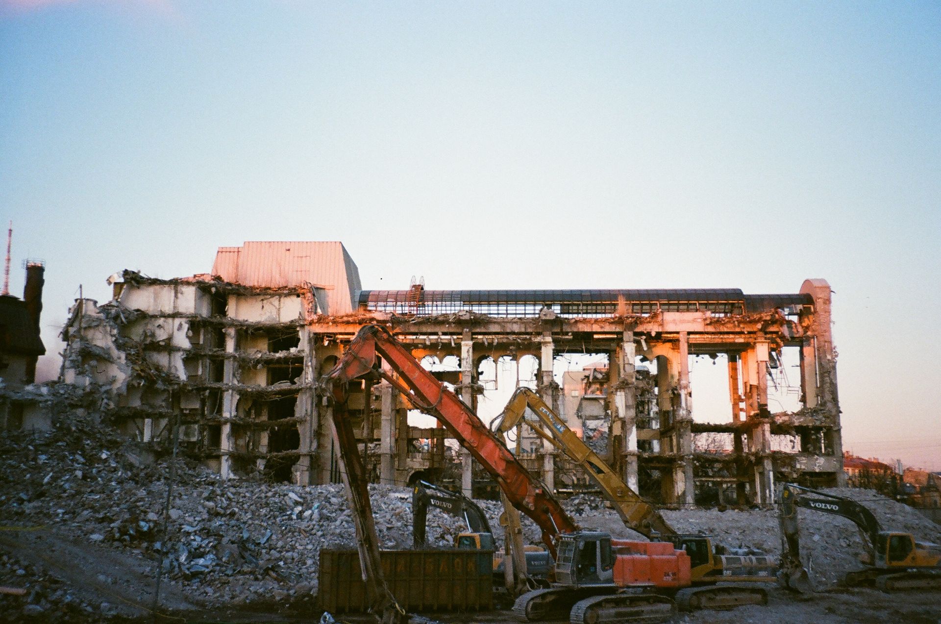 Znany deweloper przemysłowy dostał pozwolenie na wyburzenie 31 budynków w Gdańsku. Kiedy ruszą prace?