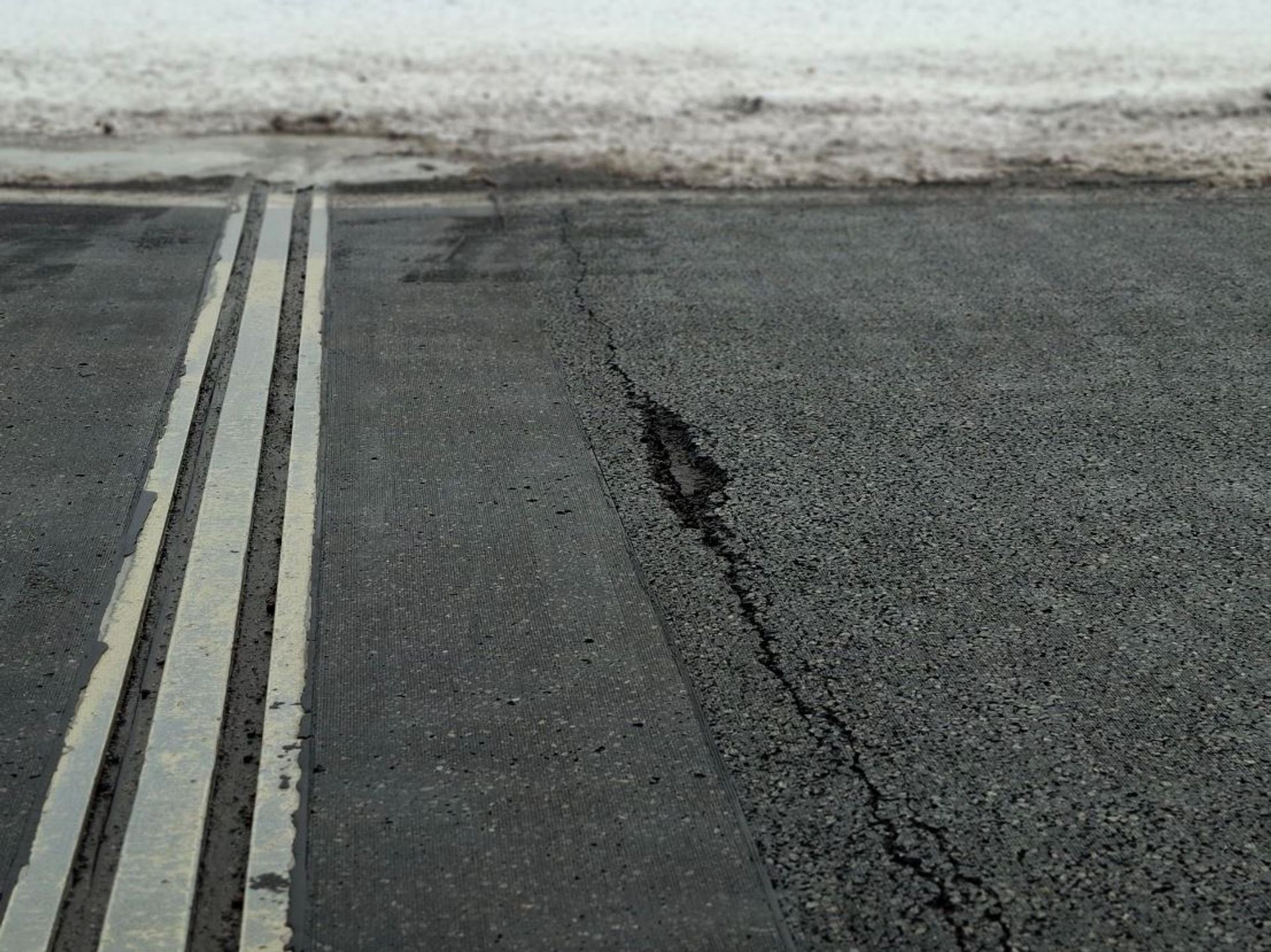 Poważne uszkodzenia jezdni niedawno otwartej Obwodnicy Metropolitalnej Trójmiasta