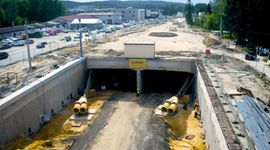 Tunel na obwodnicy podkrakowskiego Zabierzowa przekopany na wylot. Zakończył się ważny etap inwestycji za ponad pół miliarda złotych [FILM]