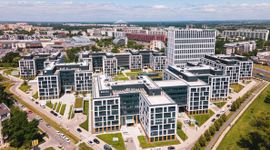 Popyt na biura w górę, podaż w dół: podsumowanie rynku biurowego w 2025 r. [RAPORT]