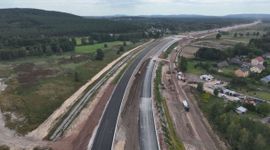 Za ponad 726 mln zł powstaje 16 km odcinek drogi ekspresowej S74 pod Kielcami [FILMY]