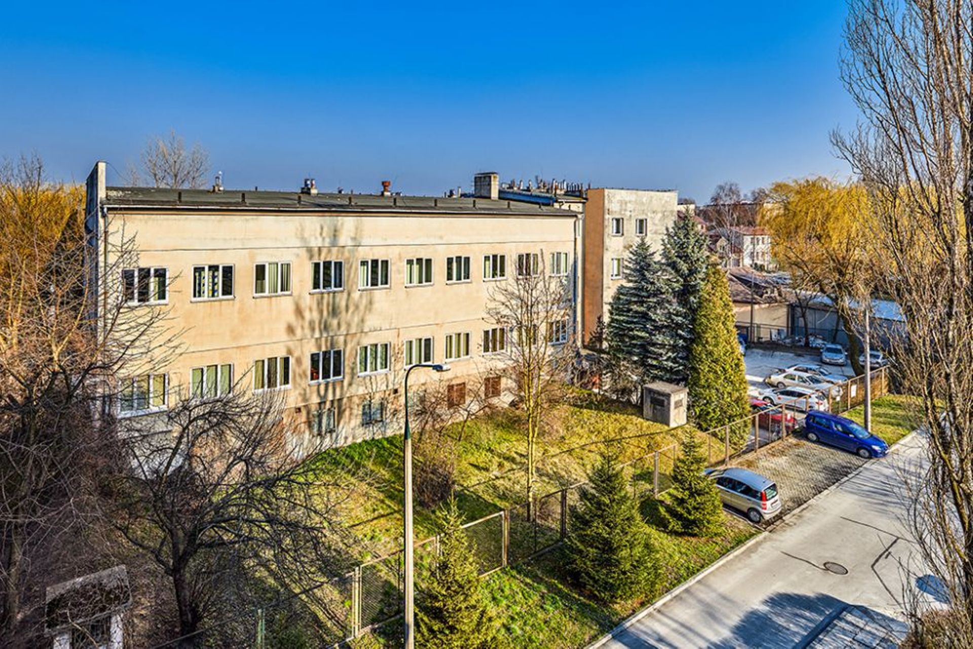 Kraków: Dziesięciopiętrowy blok zamiast kilkupiętrowego biurowca? Orange sprzedaje budynek