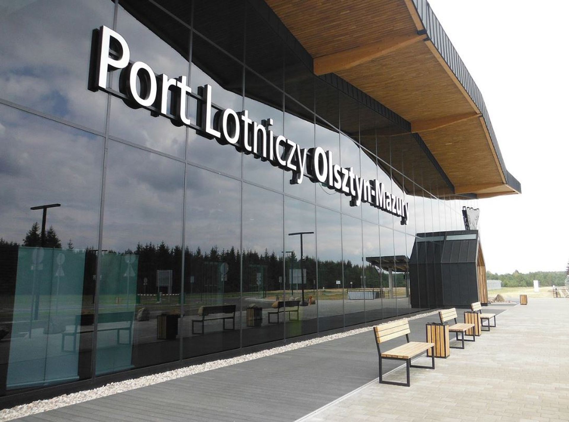 Lotnisko w Szymanach pozostanie hubem giganta ze Zjednoczonych Emiratów Arabskich