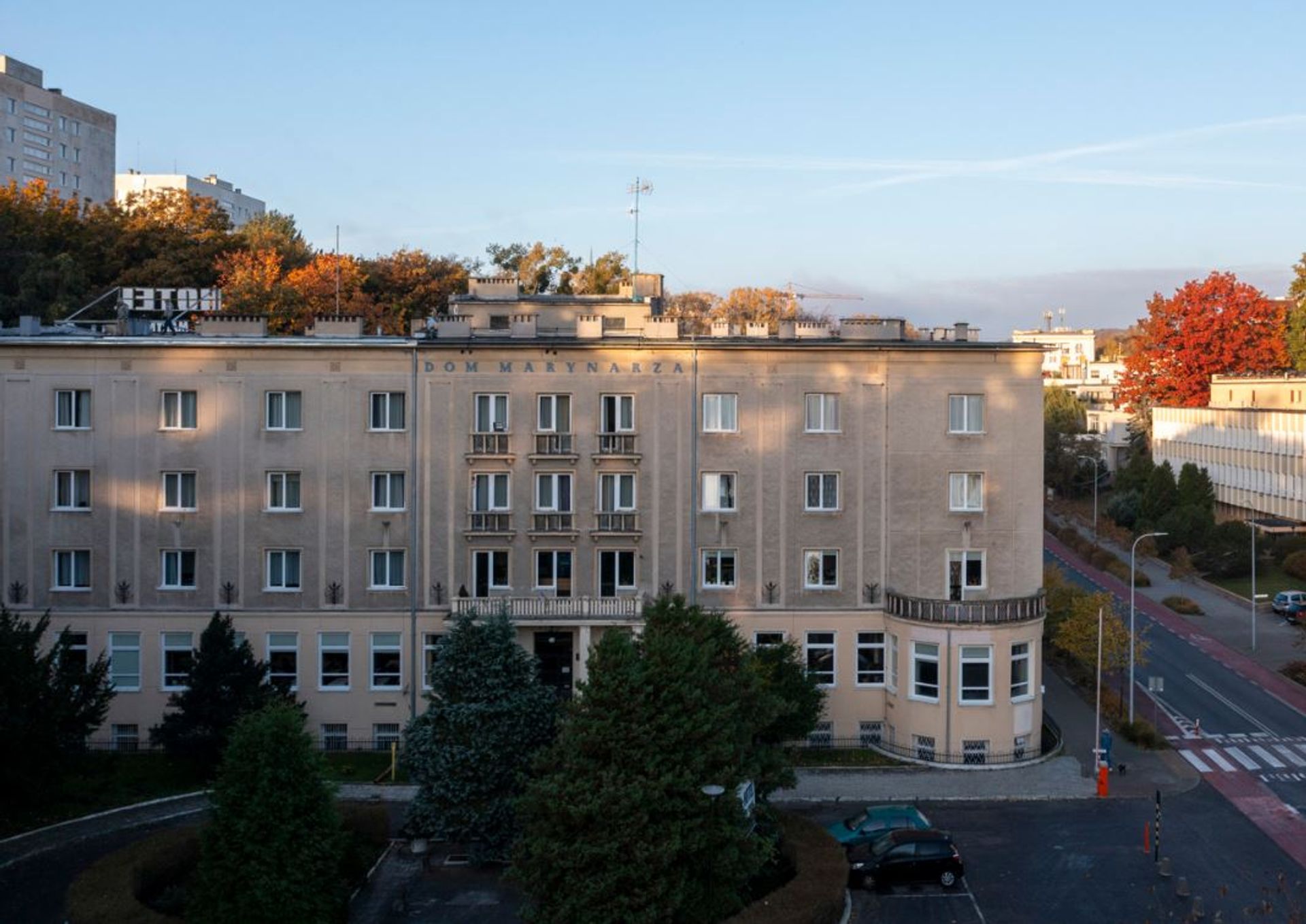 Blisko 100-letni zabytkowy, modernistyczny Dom Marynarza w Gdyni odzyska dawny blask. Zostanie też rozbudowany