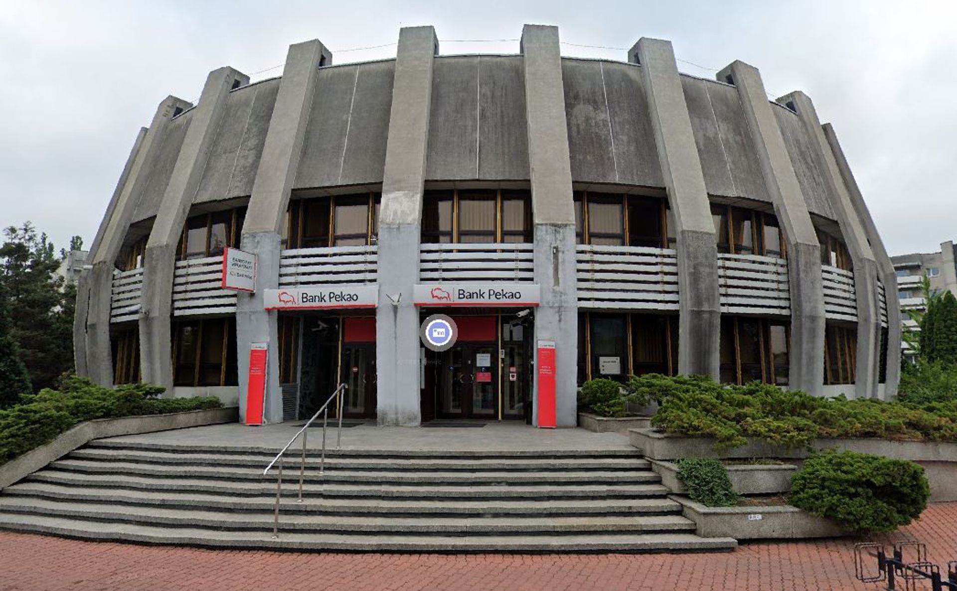 Bank Pekao SA obniżył cenę sprzedaży modernistycznego biurowca ("Okrąglak") w Krakowie