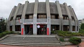 Bank Pekao SA obniżył cenę sprzedaży modernistycznego biurowca ("Okrąglak") w Krakowie