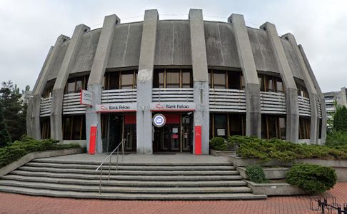 Bank Pekao SA obniżył cenę sprzedaży modernistycznego biurowca ("Okrąglak") w Krakowie