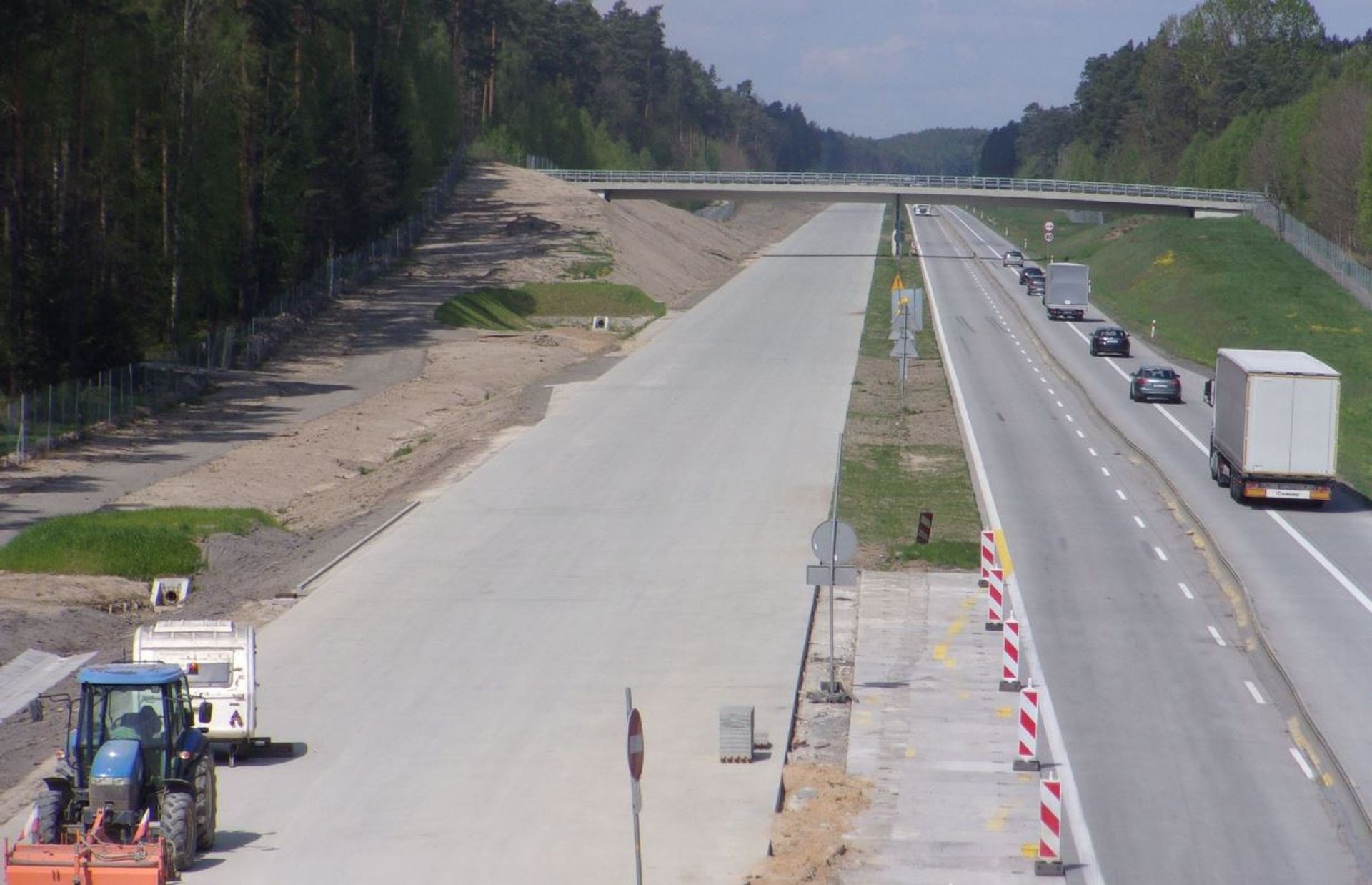 Postępują prace przy przebudowie DK18 na autostradę A18 