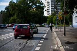 [Wrocław] Potrzebne remonty starych pasów rowerowych w zachodnim Wrocławiu [LIST]