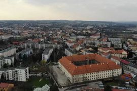 Jeden z najbogatszych polskich inwestorów i hotelarzy kupuje zabytkowe koszary w Wadowicach pod Krakowem