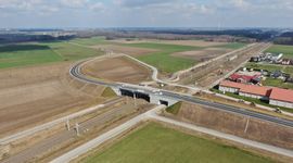 Rail Baltica: Większość dwupoziomowych skrzyżowań dróg z torami na podlaskim odcinku trasy jest już użytkowana