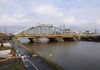W centrum Krakowa trwa budowa pieszo-rowerowego mostu kolejowego nad Wisłą [FILM + ZDJĘCIA + WIZUALIZACJE]