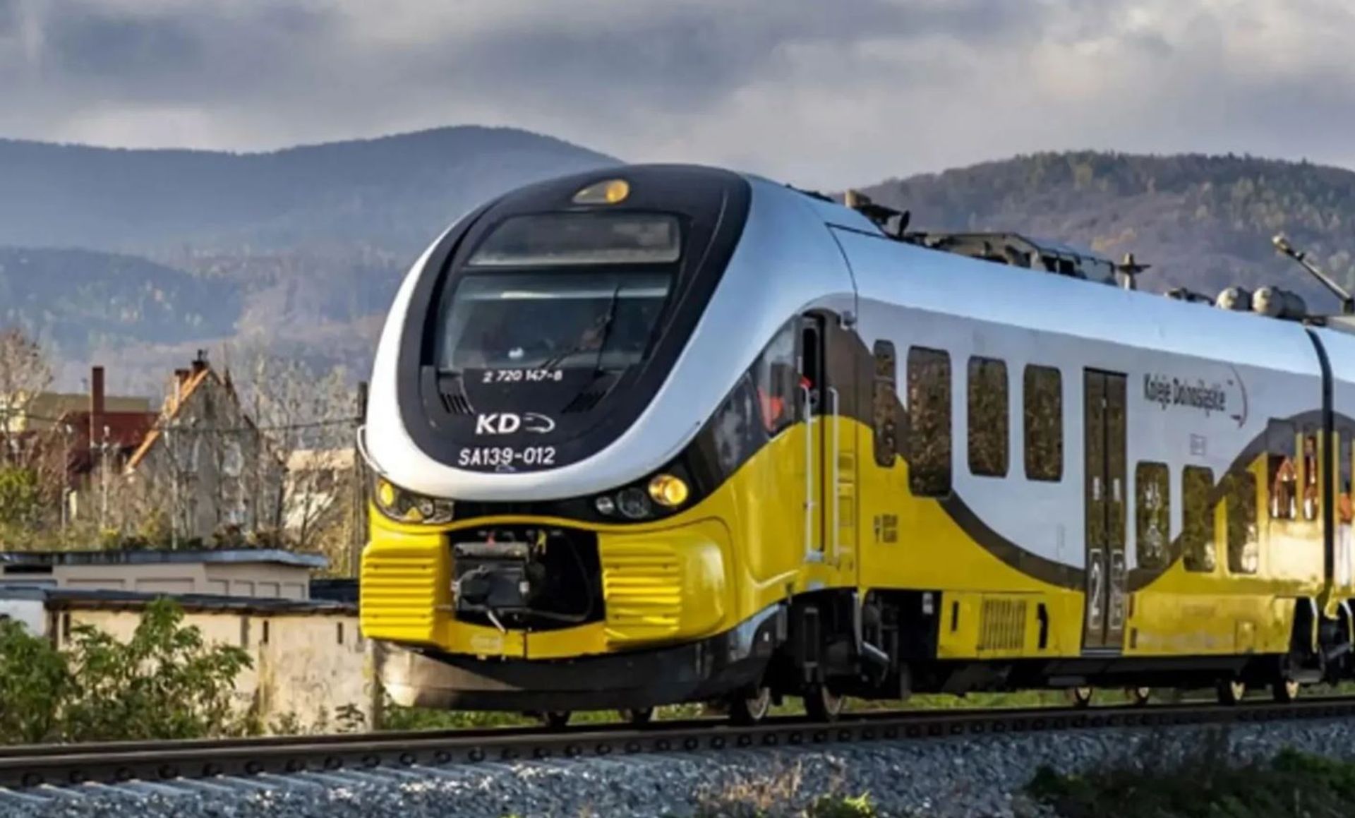 Trwa rewitalizacja linii kolejowej z Jeleniej Góry do Karpacza 