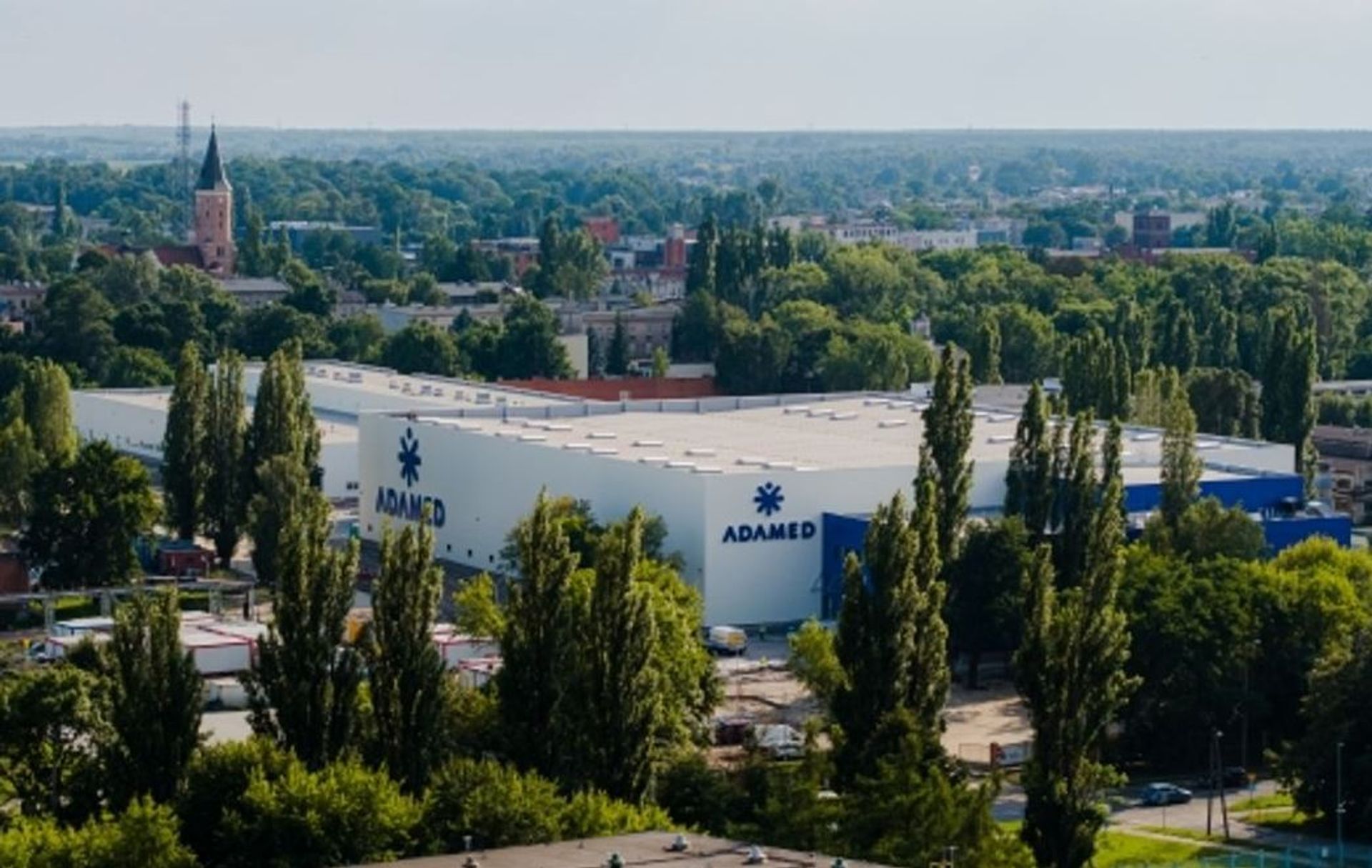 Znana polska firma Adamed wybuduje za ok. 300 mln złotych fabrykę leków wziewnych pod Łodzią